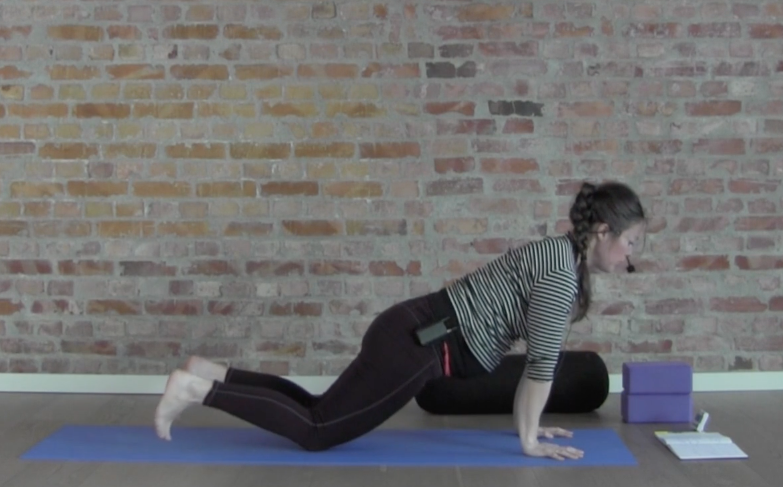 YOGAFLOW FOR HEILE KROPPEN, 2. TRIMESTER